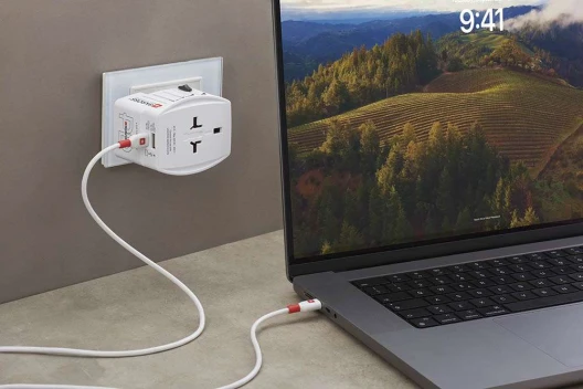 Skross MUV USB AC65PD mit USB-C Kabel